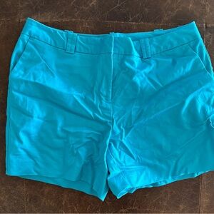 Worthington women shorts
Size 8
Color turquoise